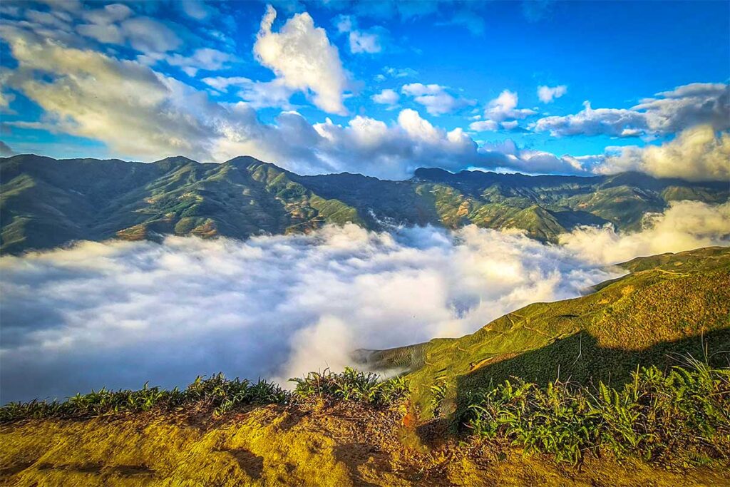 Hanging clouds between the mountains of Ta Xua during cloud hunting at sunrise