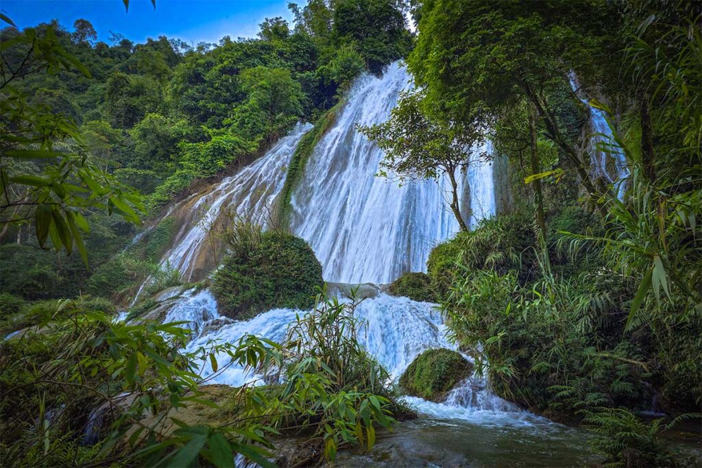 The Tat Nang Waterfall surrounded by nature