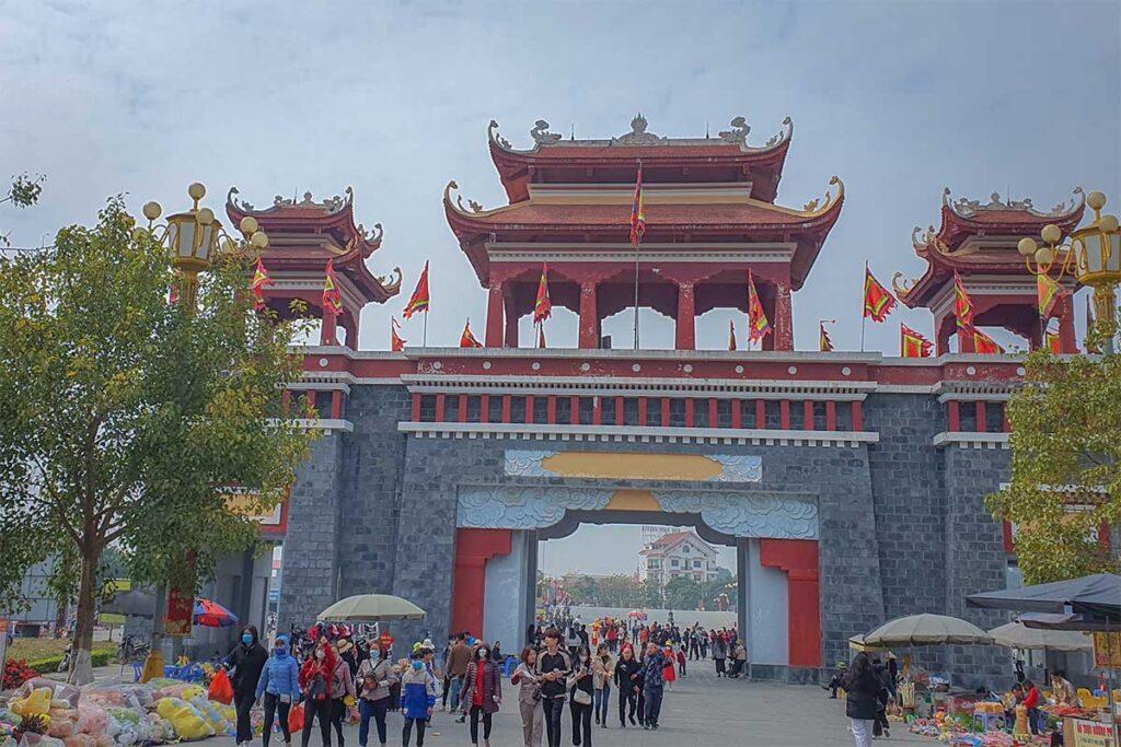 Main Entrance Gate to Tay Thien Pagoda