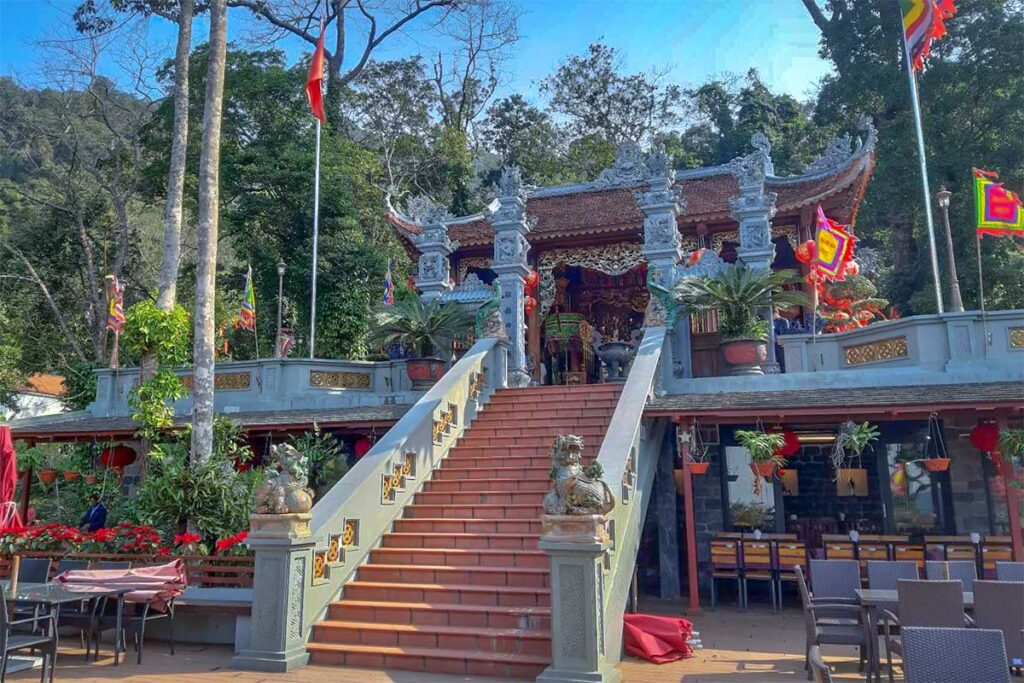 Thong Temple at the bottom of Tay Thien Pagoda complex