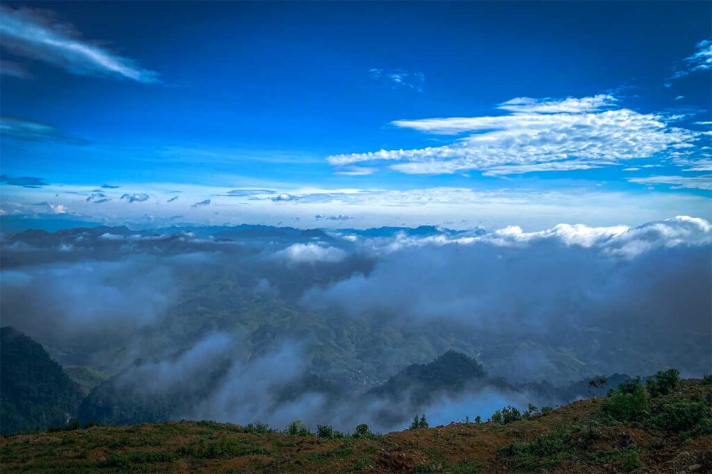 Clouds hanging in the mountains of Son La viewed from To Bo Peak 