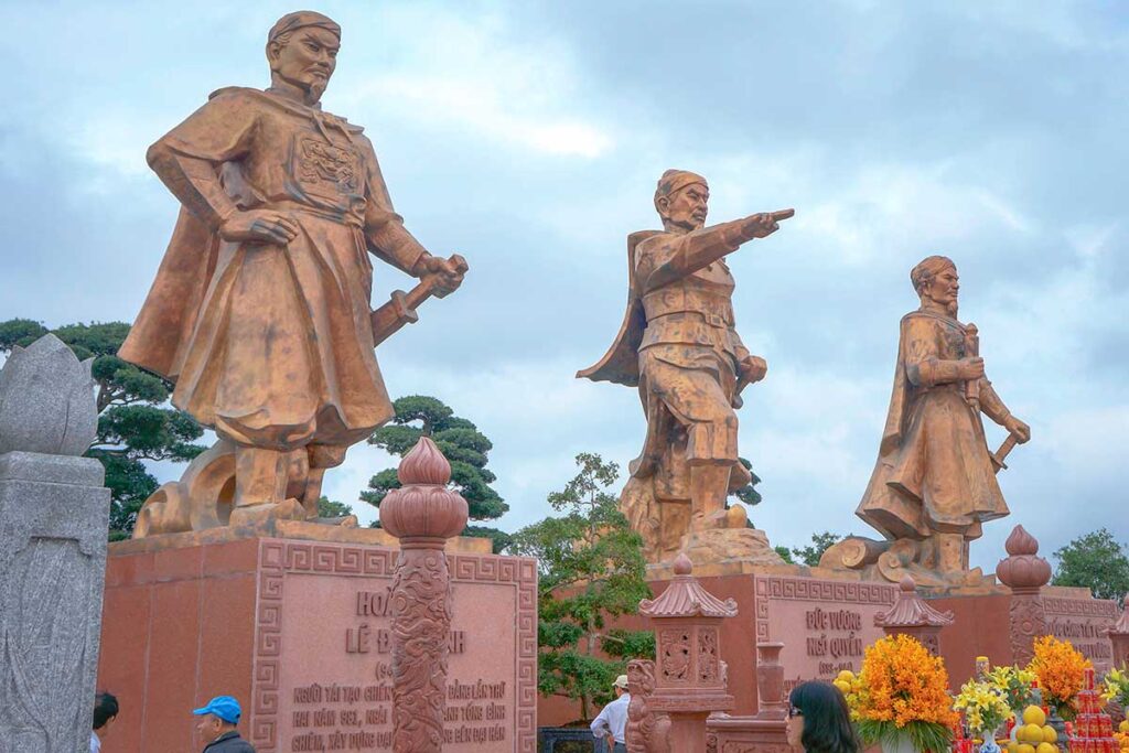 Statue of Tran Hung Dao and two other generals in Quang Ninh