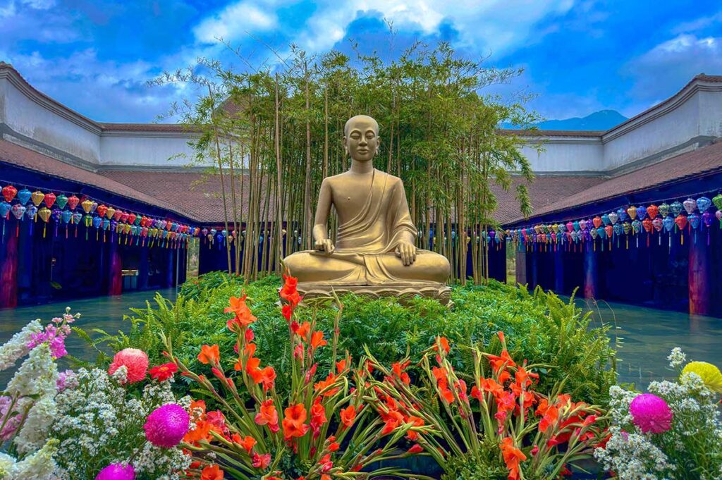 A small statue of Tran Nhan Tong at Yen Tu Mountain