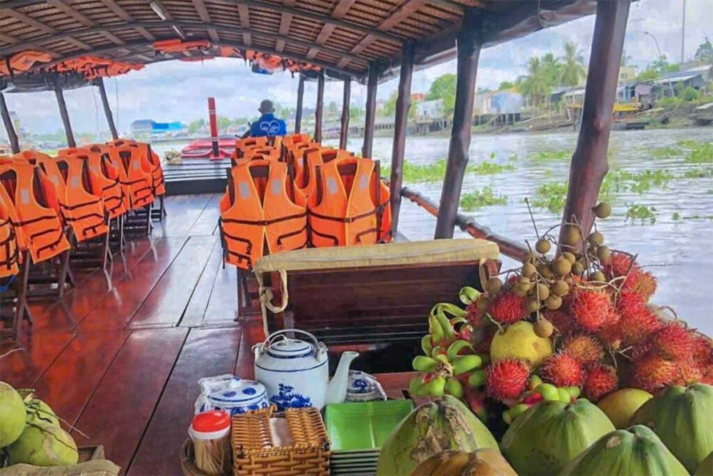 A Mekong Delta boat tour around An Binh Island in Vinh Long