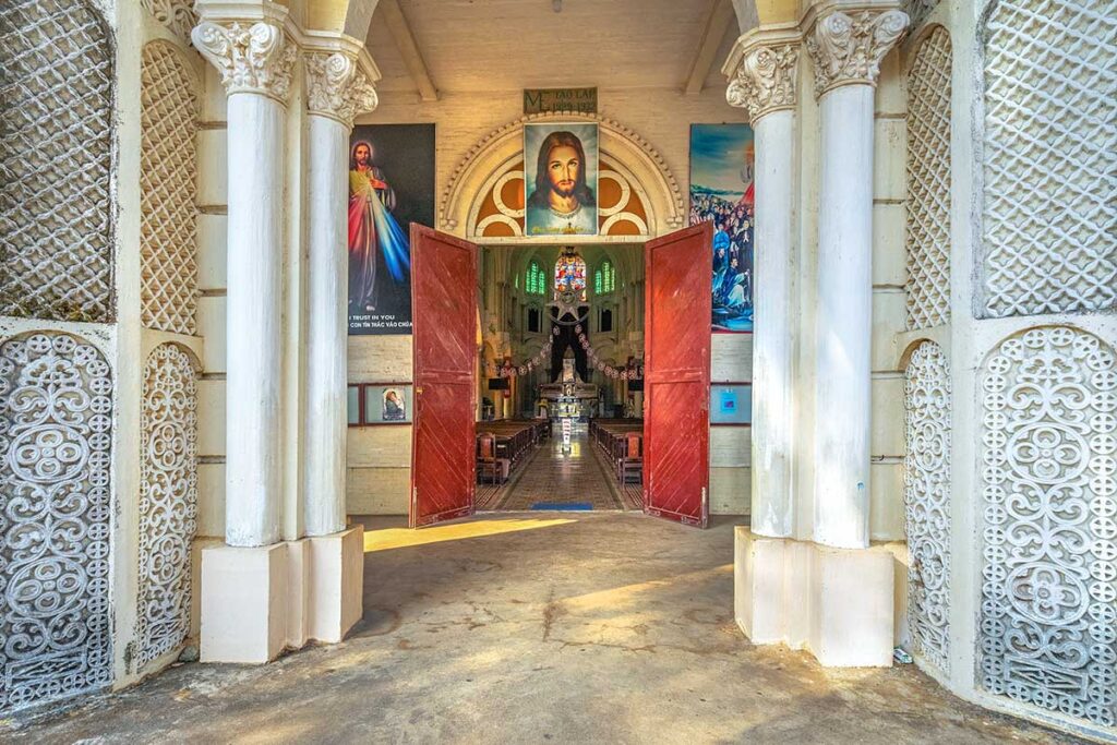 The front door of Cai Be Church