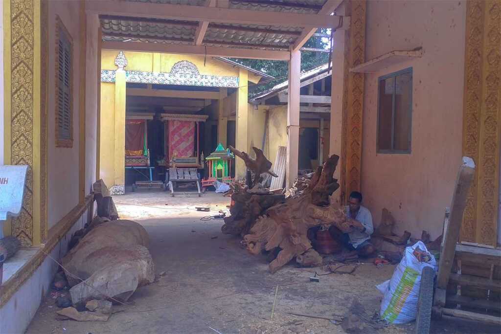 Wood-carving workshop at Hang Pagoda in Tra Vinh, where artisans create sculptures from tree roots.