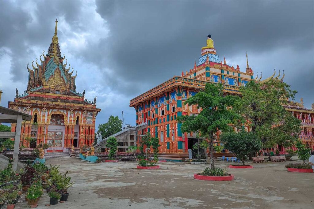 Temple grounds with different buildings of the Ghositaram Temple in Bac Lieu