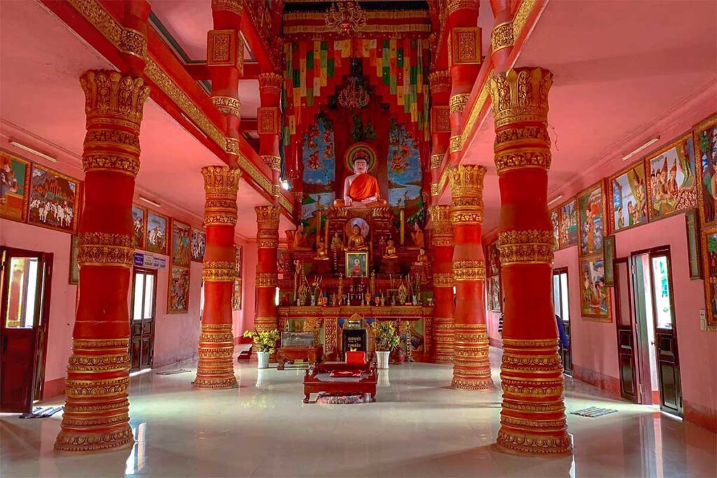 The inside of the main hall of the Ghositaram Temple in Bac Lieu 