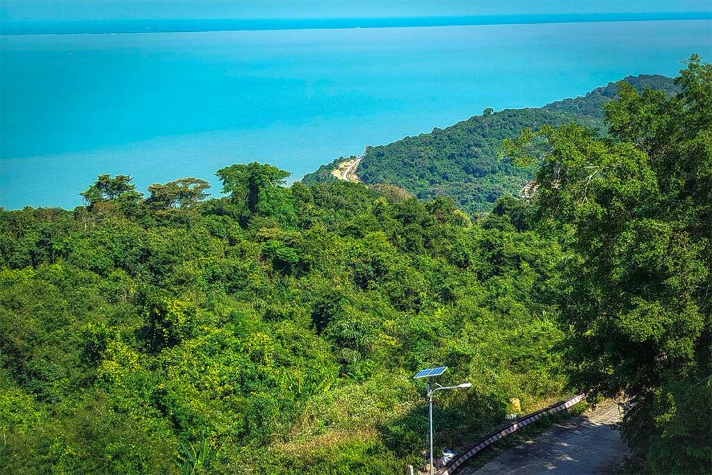 Roads over Hon Khoai Island