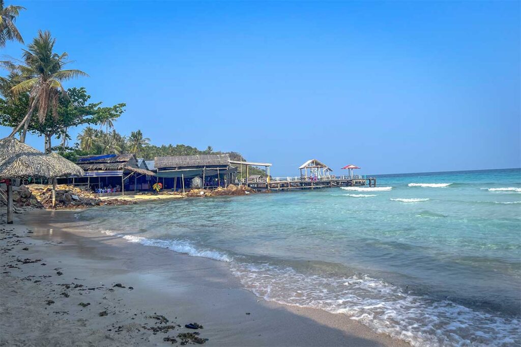 Hon Mau Chinh Beach – Sandy beach with seafood shacks and small pier, hub for travelers exploring Hon Mau islet.