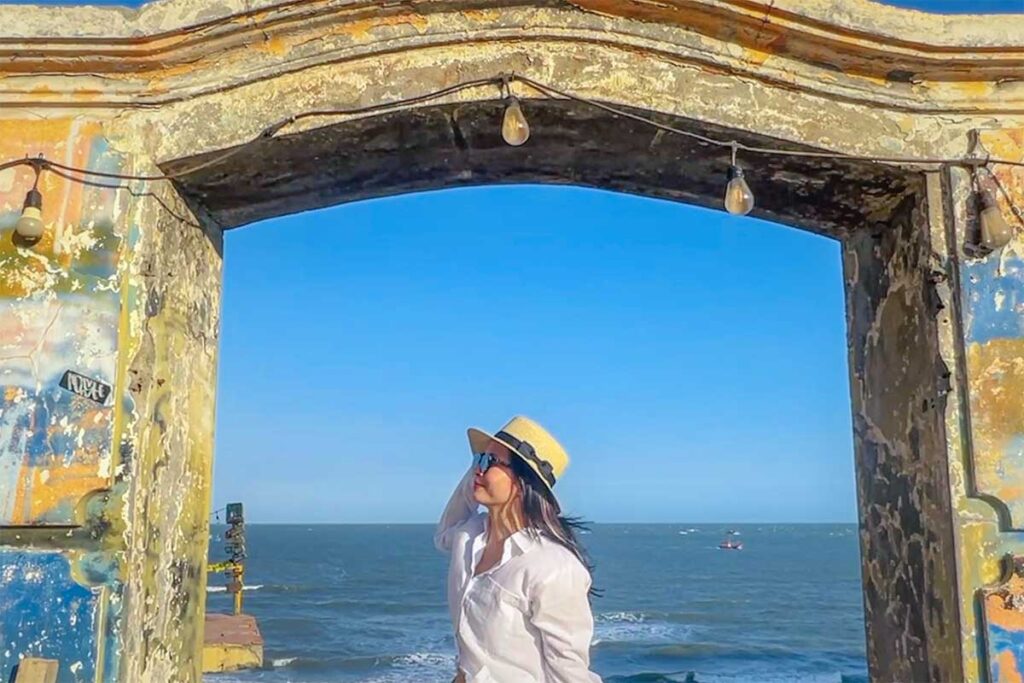 A Vietnamese girl posing at a concrete gate at Nghinh Phong Cape which is dubt as Heaven Gate