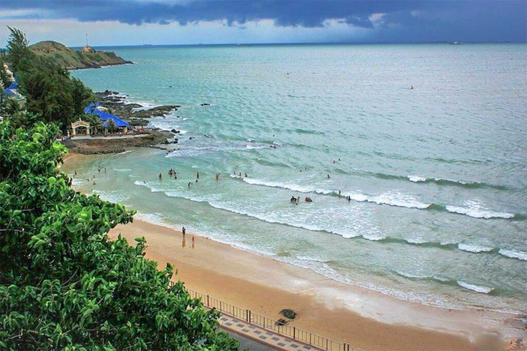 Pineapple Beach (Bai Dua)