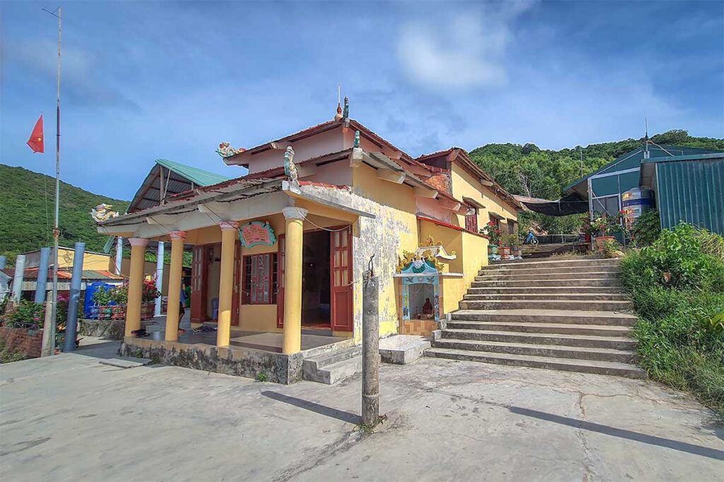 Temple of Whale Worship (Đình Nam Hải Ngư Thần) – Traditional yellow temple on Nam Du Island dedicated to fishermen’s whale guardian spirit.