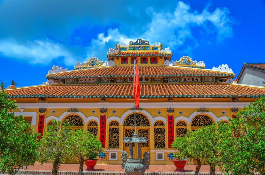 Canton Assembly Hall in Long Xuyen – Bright yellow Chinese temple with traditional roof tiles and intricate carvings in Long Xuyen.