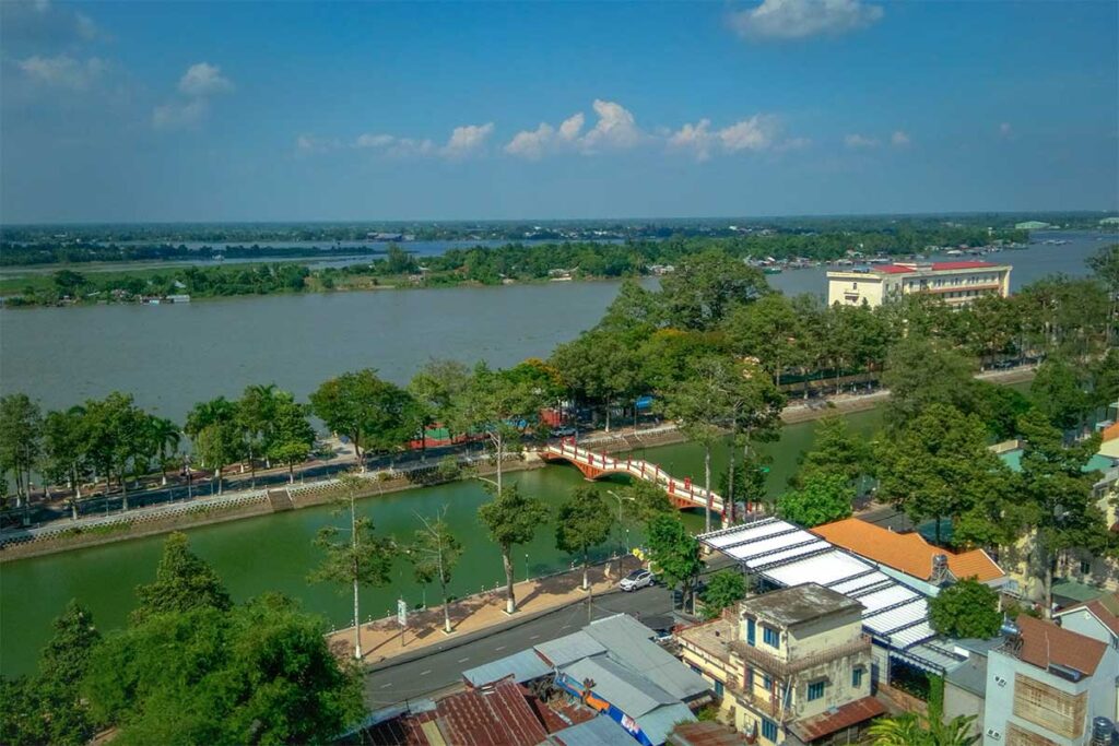 Aerial view of canals and rivers in Long Xuyen – Overhead shot of Long Xuyen’s waterways, bridges, and riverside neighborhoods.