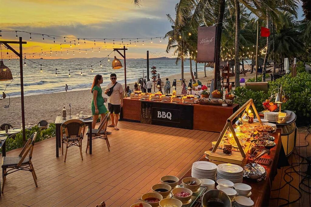 Beachfront seafood BBQ dinner in Phu Quoc with sunset ocean views, outdoor dining, and relaxed nightlife atmosphere by the beach