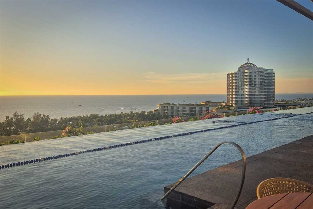 Luxury rooftop pool bar at Fu Bar Regent Phu Quoc with infinity pool, sunset ocean views, and elegant nightlife atmosphere on Long Beach