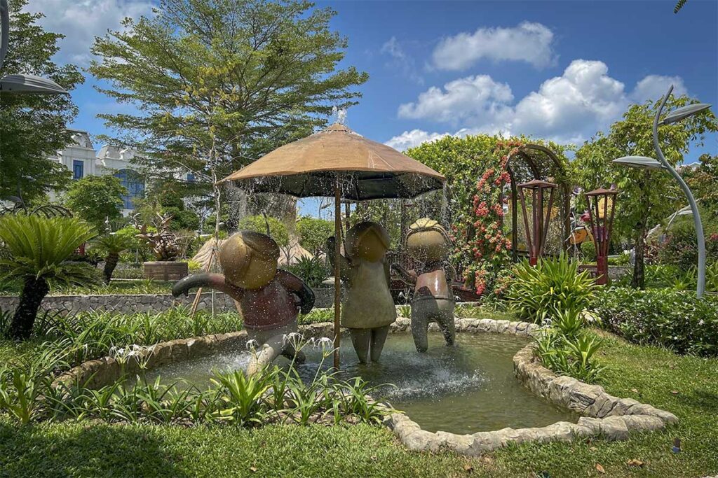 Art installation with bear sculptures and fountains at Urban Park in Grand World Phu Quoc
