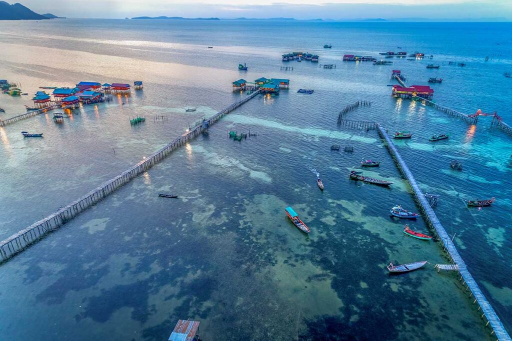 Floating seafood restaurants and wooden walkways above the clear sea at Rach Vem Fishing Village in Phu Quoc