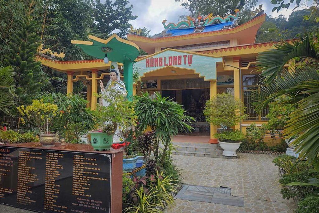 Entrance of Su Muon Pagoda Hung Long Tu Phu Quoc with colorful temple building statue and garden courtyard surrounded by greenery