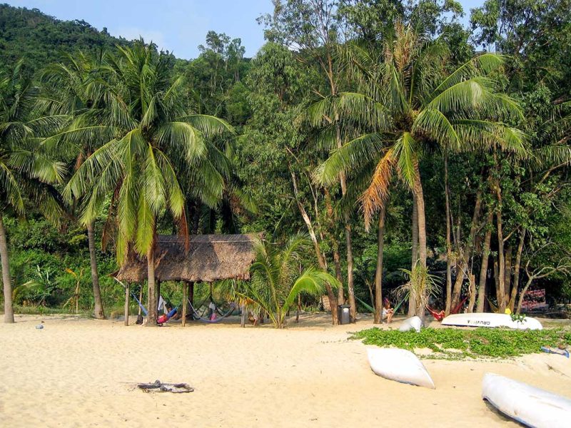Cham Island tour to beach