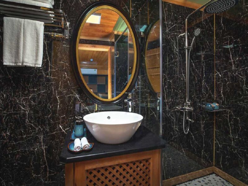 cozy boutique lan ha cat ba cruise 10 Bathroom on Cozy Boutique Cruise