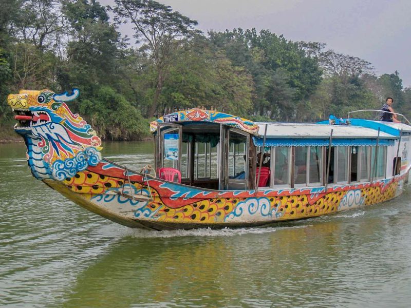 dragon boat hue perfume river 2 Dragon boat trip on the Perfume River
