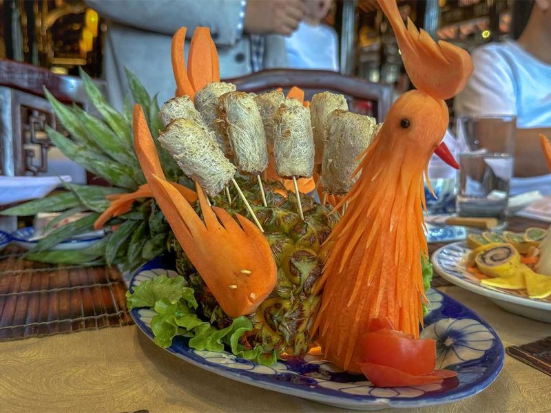 hue royal food dish 2 Hue royal food - A Vietnamese dish made of spring rolls decorated like a bird