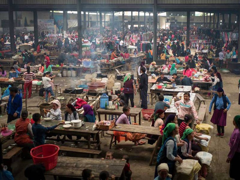 indoor market in Meo Vac