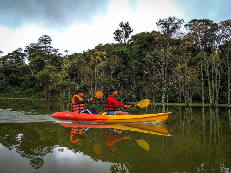 kayaking dalat tuyen lam lake 1 Kayaking on Tuyen Lam Lake surrounded with forest in Dalat