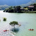 kayaking in Hoa Binh lake