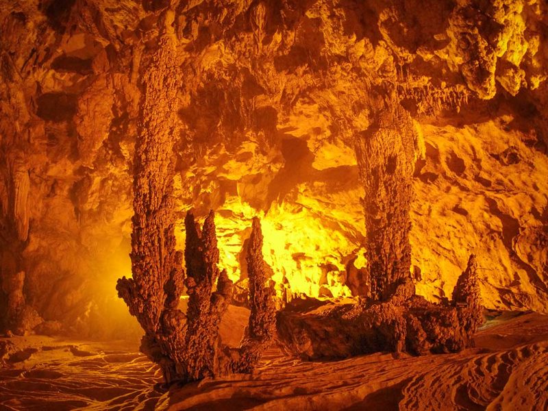 Stunning stalagmites formations inside Nguom Ngao Cave in Cao Bang