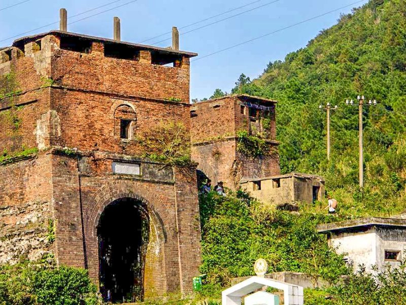 old gate hai van pass old gate at Hai Van Pass