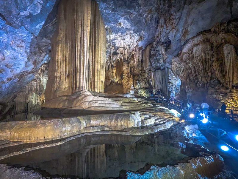 Underground pool in Paradise Cave