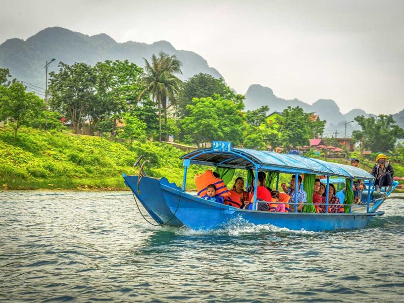 phong nha cave boat tour 1 Boat tour from Son Trach Town through the countryside and jungle of Phong Na National Park over the river that leads to the entrance of Phong Nha Cave