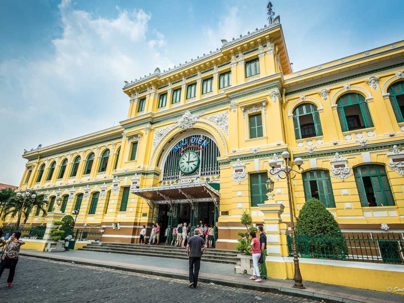 Saigon Central Post Office outside
