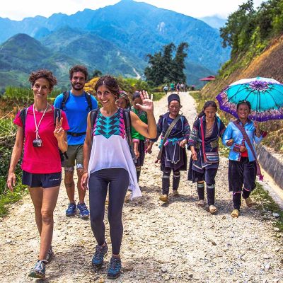 Trekking in Sapa with ethnic pople